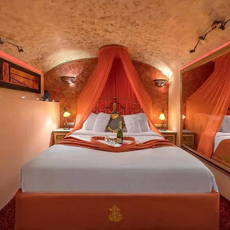 Hotel Boutique Fashi Nik 4*