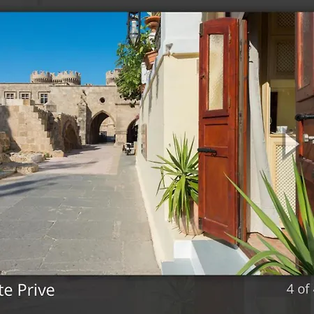 Boutique Fashi Nik 30 Meters From The Entrance Of The Palace 4*